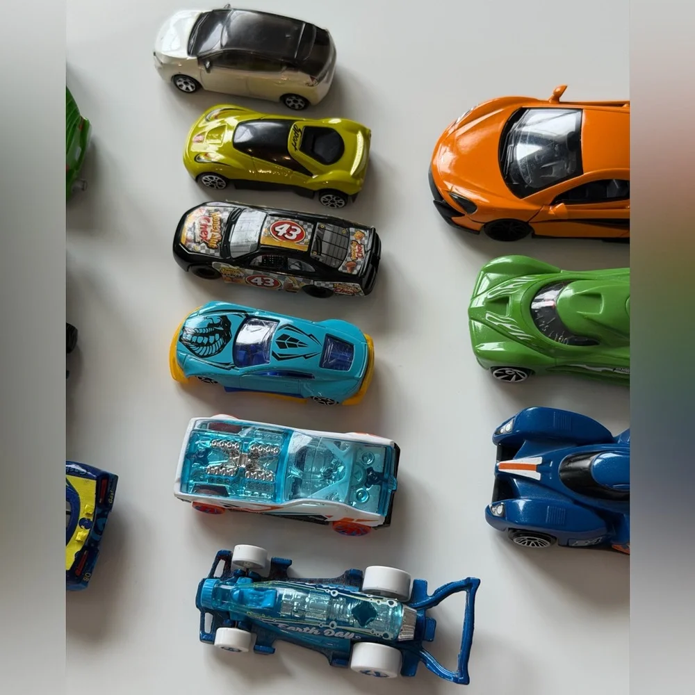 Mix Cars Toys Lot - Tillamook VW Bus Hot Wheels (3)- 16